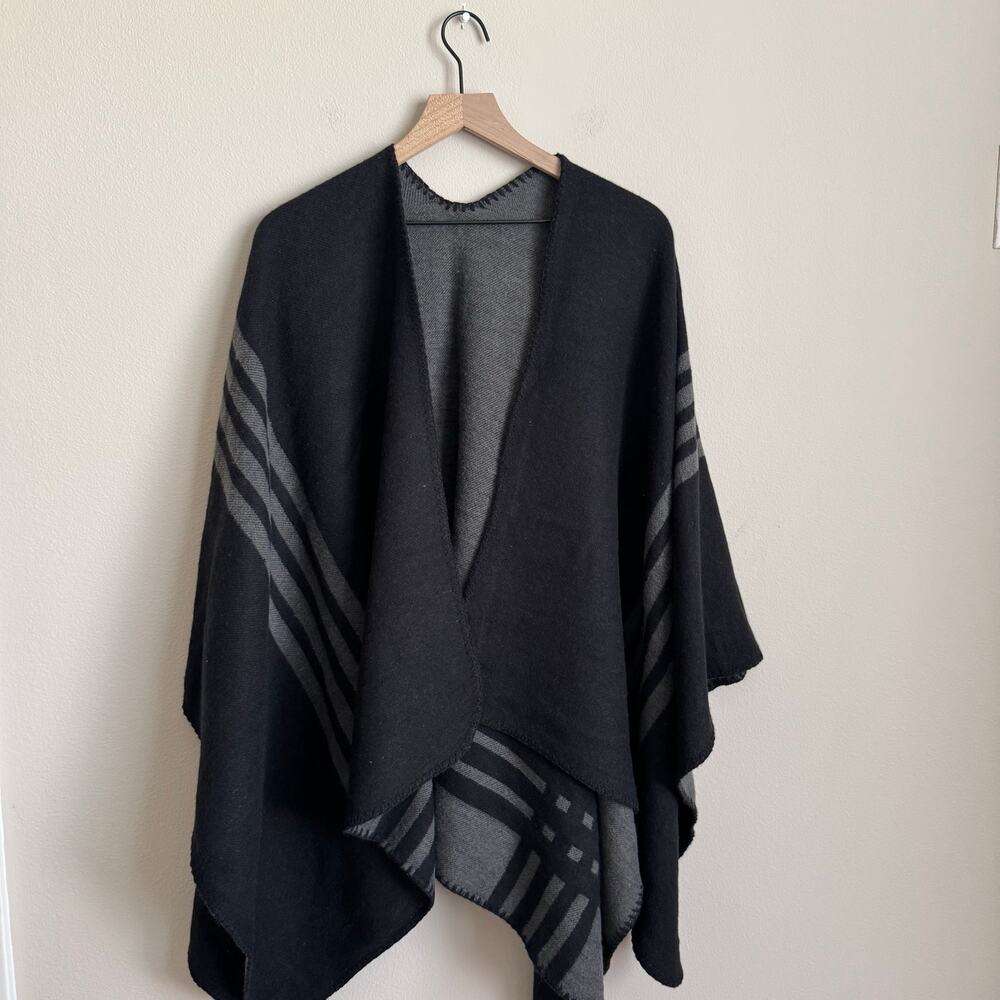 BB Dakota Womens Poncho Shawl Shrug One Size Gray Black Chevon Reversible Coat